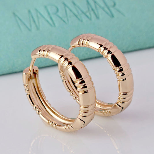 Expertly crafted with hypoallergenic stainless steel, these large rose gold hoop earrings are perfect for those with sensitive ears. Enjoy the beauty and shine of real gold without the worry of tarnishing or irritation. With their lightweight and sustainable design, these earrings make a stylish and hassle-free addition to any jewelry collection.