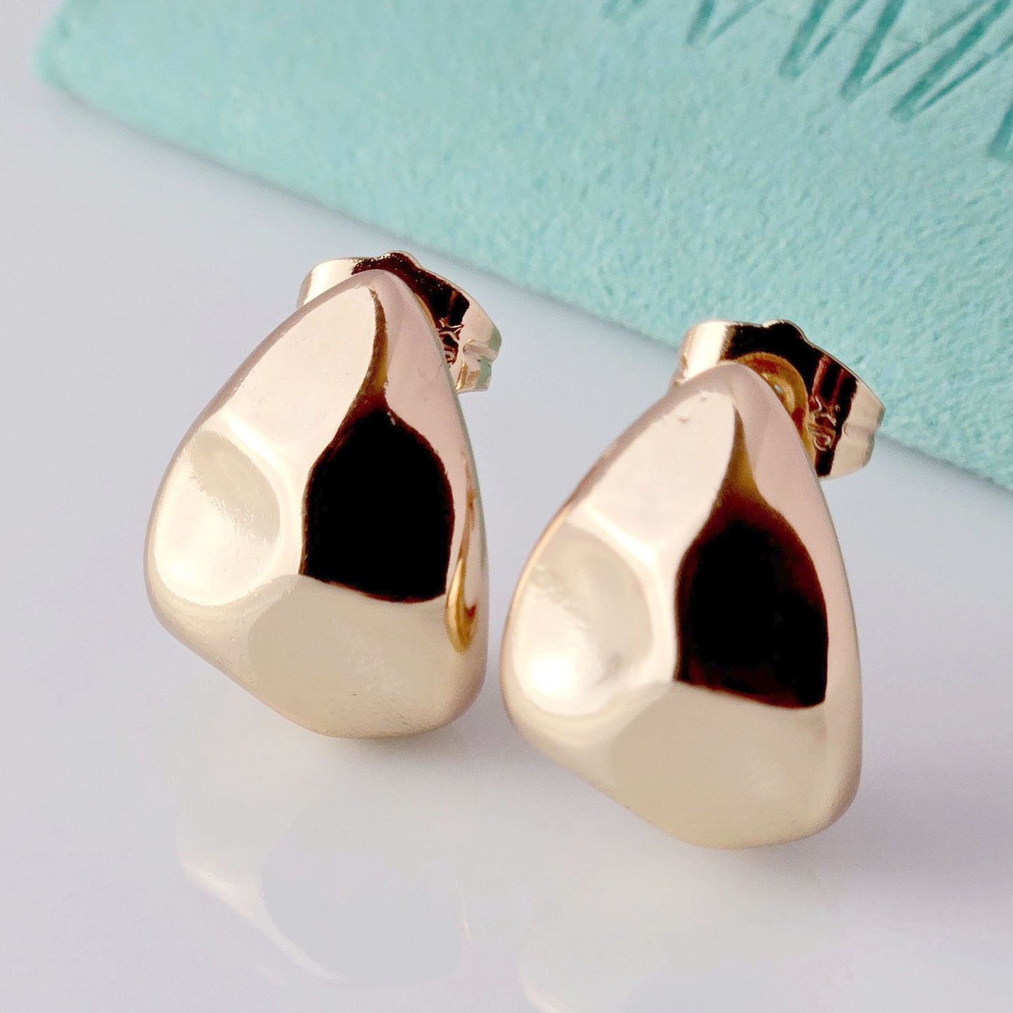 Crafted from the highest quality hypoallergenic, tarnish-proof, and sustainable stainless steel, these medium rose gold chunky drop earrings offer low maintenance and lightweight wear. Perfect for adding a touch of elegance and style to any outfit.