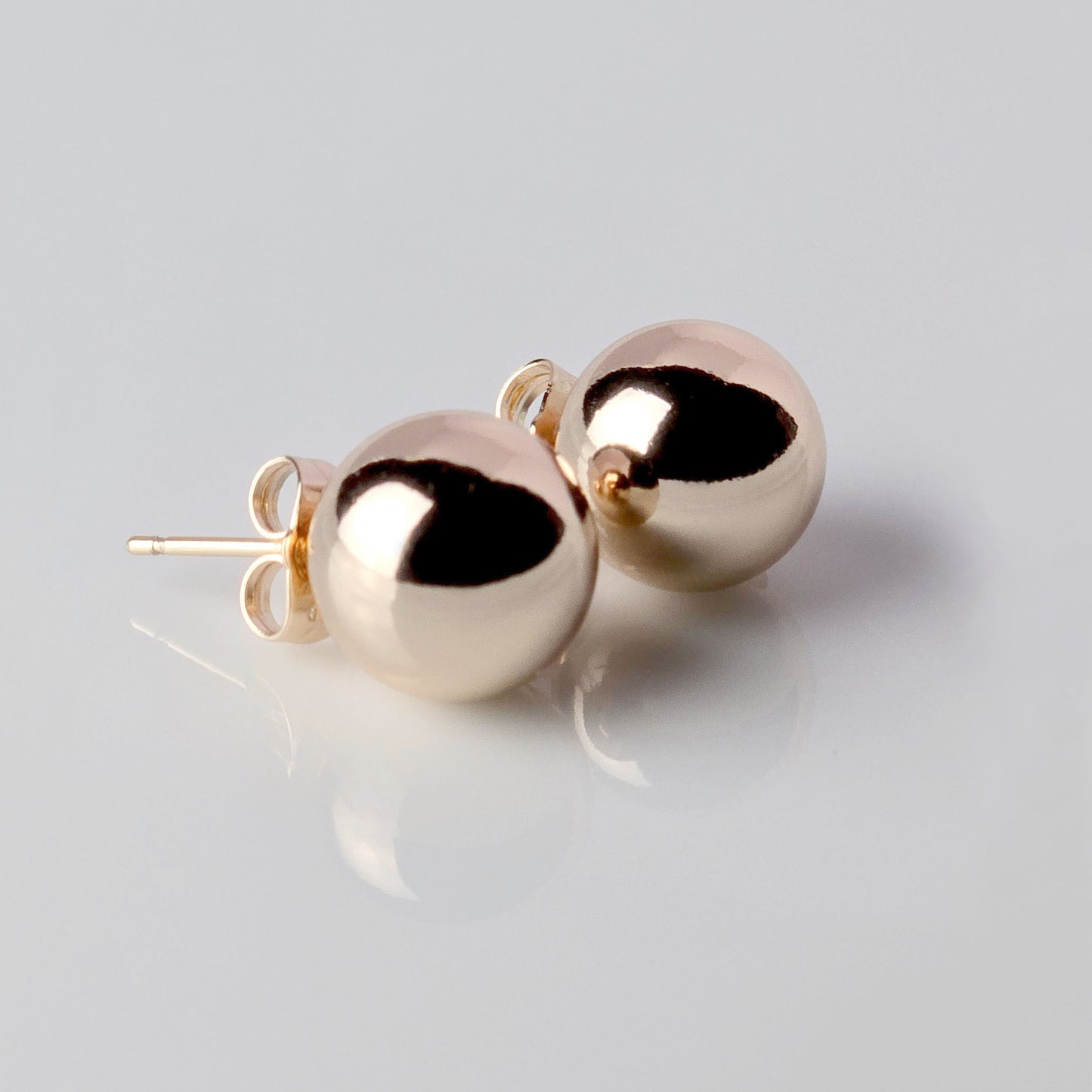 Made with the highest quality hypoallergenic, tarnish-proof stainless steel, our Medium Rose Gold Classic Ball Stud Earrings are both sustainable and low maintenance. You can wear these lightweight earrings every day without worrying about any allergic reactions or tarnishing. Upgrade your jewelry collection with these timeless and durable studs.