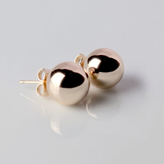 Made with the highest quality hypoallergenic, tarnish-proof stainless steel, our Medium Rose Gold Classic Ball Stud Earrings are both sustainable and low maintenance. You can wear these lightweight earrings every day without worrying about any allergic reactions or tarnishing. Upgrade your jewelry collection with these timeless and durable studs.