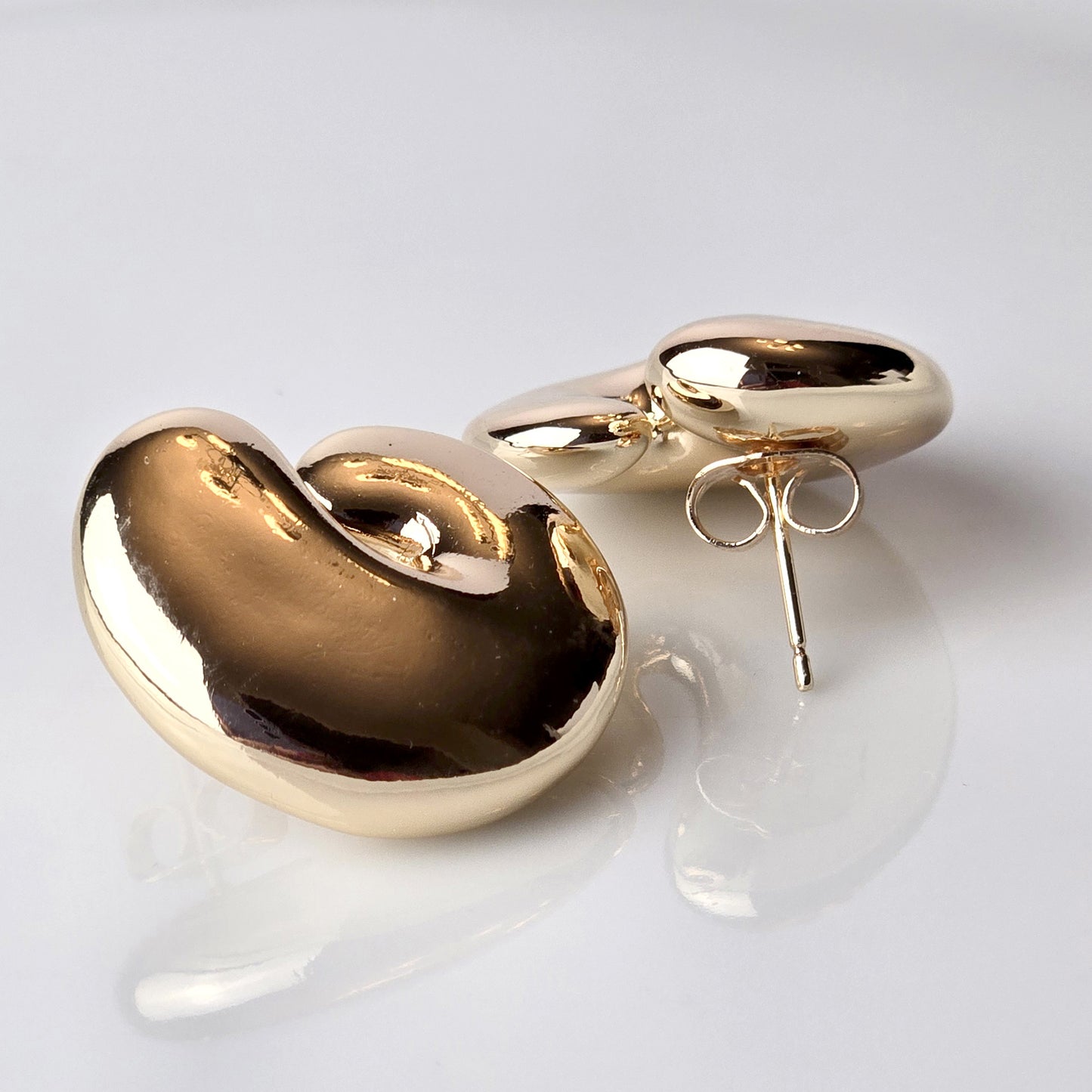 Experience elegant simplicity with our Rose Gold Bubble Stud Earrings. Crafted from hypoallergenic stainless steel, these earrings are water and sweat-resistant, ensuring long-lasting wear. With their tarnish-proof and low maintenance design, these sustainable earrings are the perfect addition to any collection.