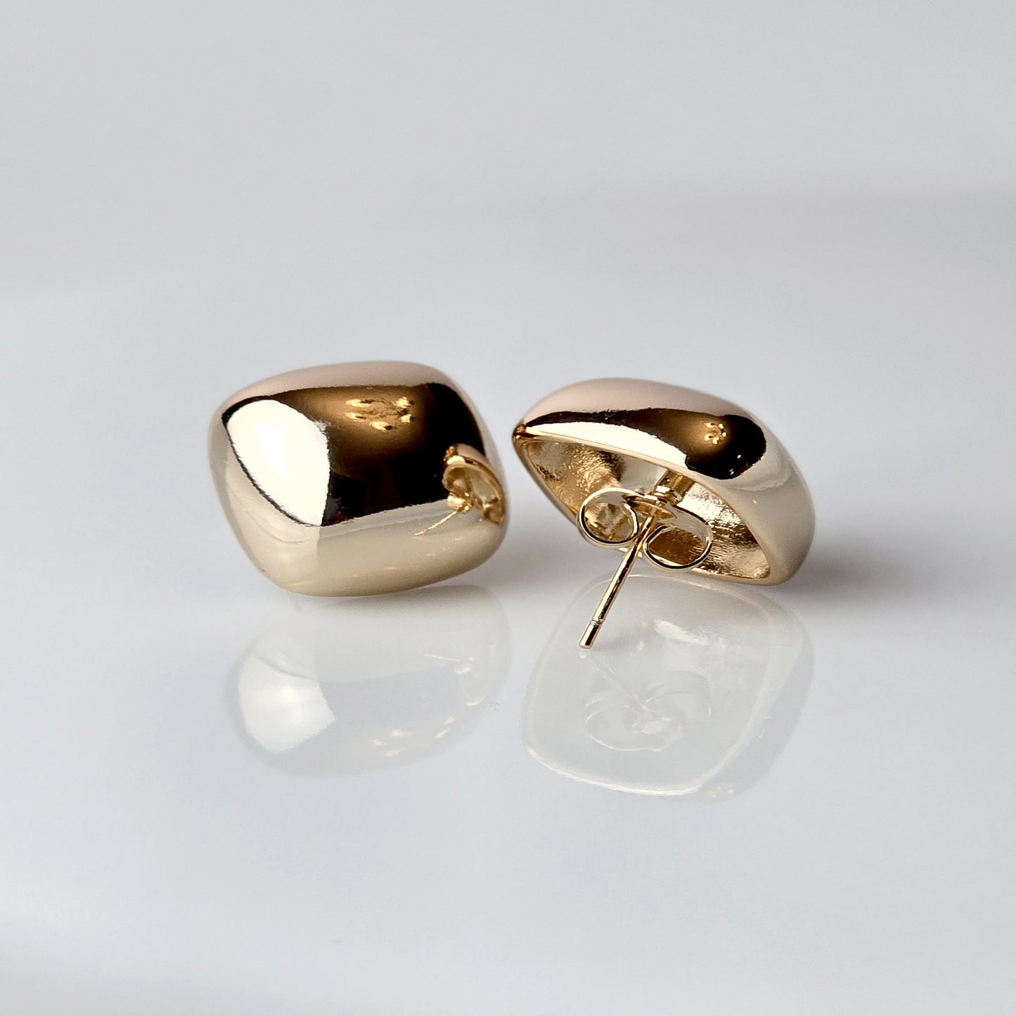 Crafted from hypoallergenic and sustainable stainless steel, these Rose Gold Square Stud Earrings are perfect for everyday wear. With their water and sweat-resistant design, they require low maintenance while remaining tarnish-proof. Enjoy a comfortable, lightweight fit while adding a touch of elegance to any outfit.