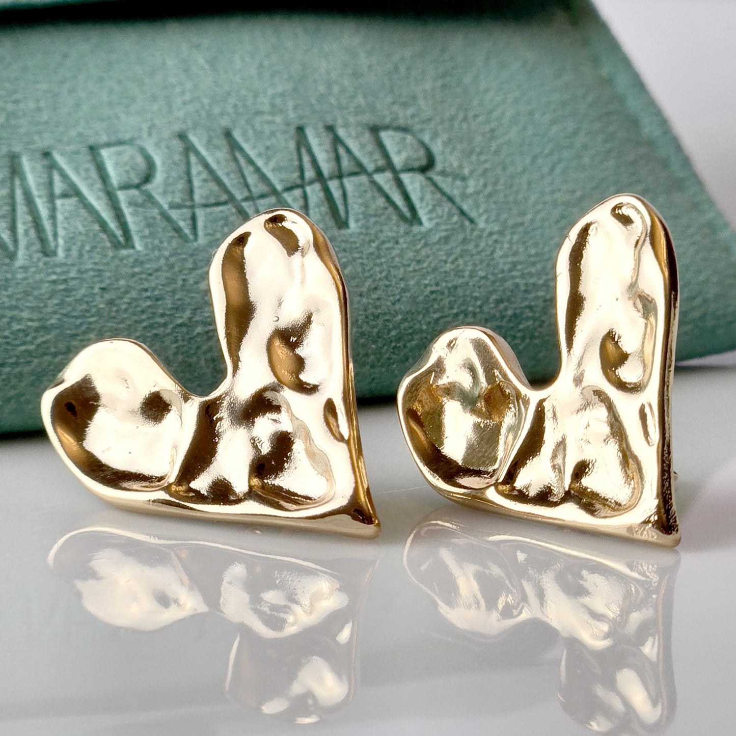 Discover the perfect balance of style and practicality with our Rose Gold Stone Heart Stud Earrings. Made of high-quality hypoallergenic stainless steel, these earrings are water and sweat-resistant, with a tarnish-proof finish. Not only are they sustainable, but also low maintenance and lightweight for comfortable wear all day long.