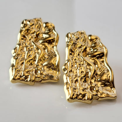 These Gold Chunky Rectangular Dangle Earrings are expertly crafted with hypoallergenic stainless steel to provide a sustainable, low maintenance option for your jewelry collection. Their tarnish-proof design ensures long-lasting wear, while their lightweight construction offers comfort for all-day wear. Elevate your style with these elegant and versatile earrings.