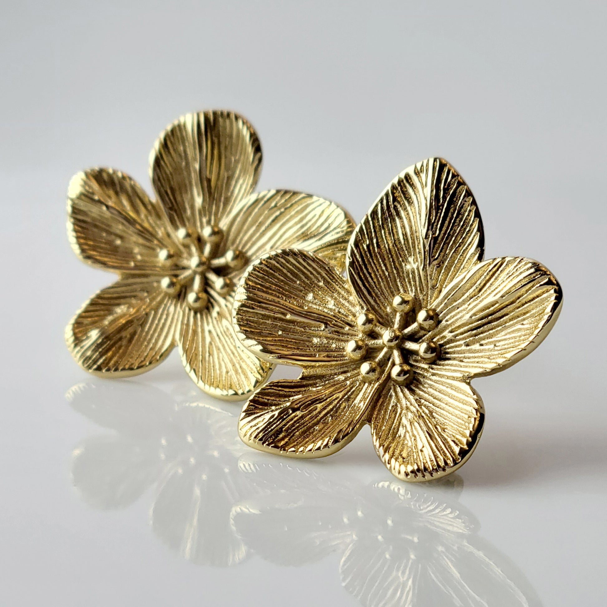 Expertly crafted from hypoallergenic, tarnish-proof stainless steel, these Gold Flower Stud Earrings offer both quality and sustainability. With a low maintenance design and lightweight feel, these earrings are the perfect addition to any jewelry collection.