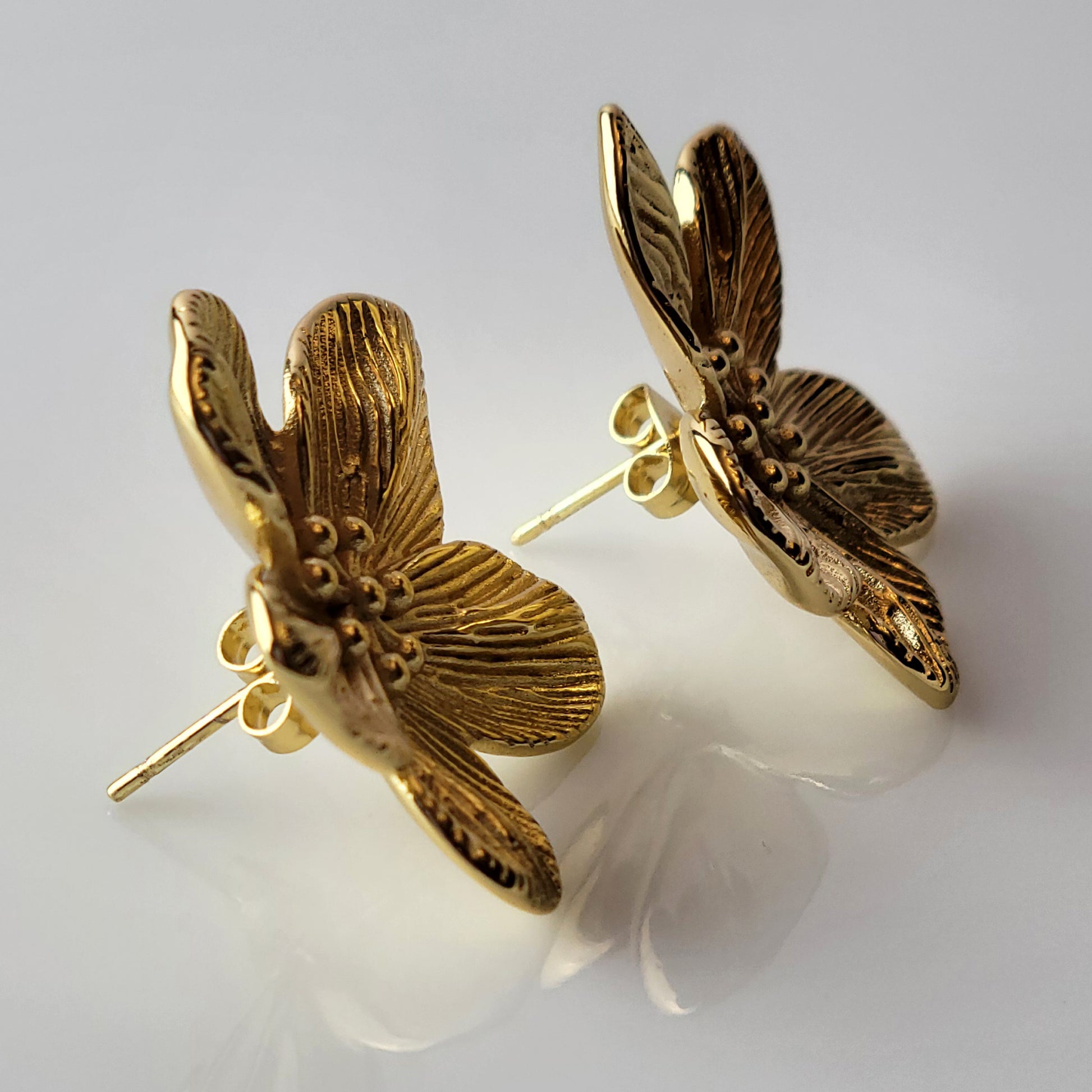 Expertly crafted from hypoallergenic, tarnish-proof stainless steel, these Gold Flower Stud Earrings offer both quality and sustainability. With a low maintenance design and lightweight feel, these earrings are the perfect addition to any jewelry collection.