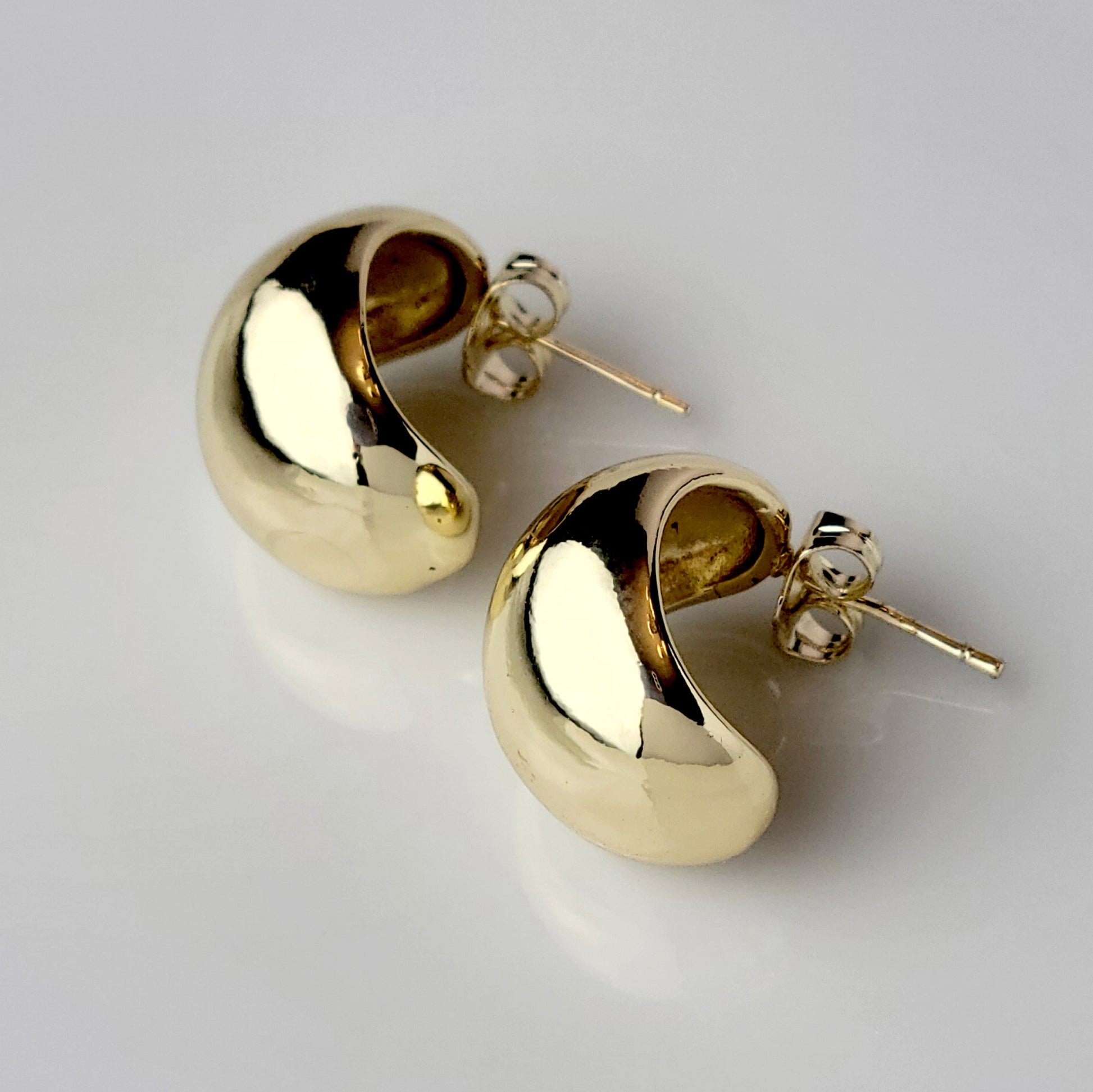 Expertly crafted with hypoallergenic stainless steel, these Golden Bean Stud Earrings are not only stylish but also sustainable. Tarnish-proof and low maintenance, they offer the perfect balance of quality and ease for everyday wear. Elevate your jewelry collection with these lightweight must-haves.