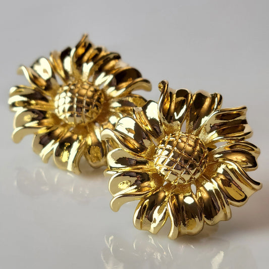 Expertly crafted from hypoallergenic and tarnish-proof stainless steel, these Golden Sunflower Stud Earrings are both sustainable and low-maintenance. With their lightweight design, they offer both style and comfort for everyday wear. Elevate any outfit with these high-quality and versatile earrings.