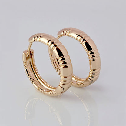 Expertly crafted with hypoallergenic stainless steel, these large rose gold hoop earrings are perfect for those with sensitive ears. Enjoy the beauty and shine of real gold without the worry of tarnishing or irritation. With their lightweight and sustainable design, these earrings make a stylish and hassle-free addition to any jewelry collection.