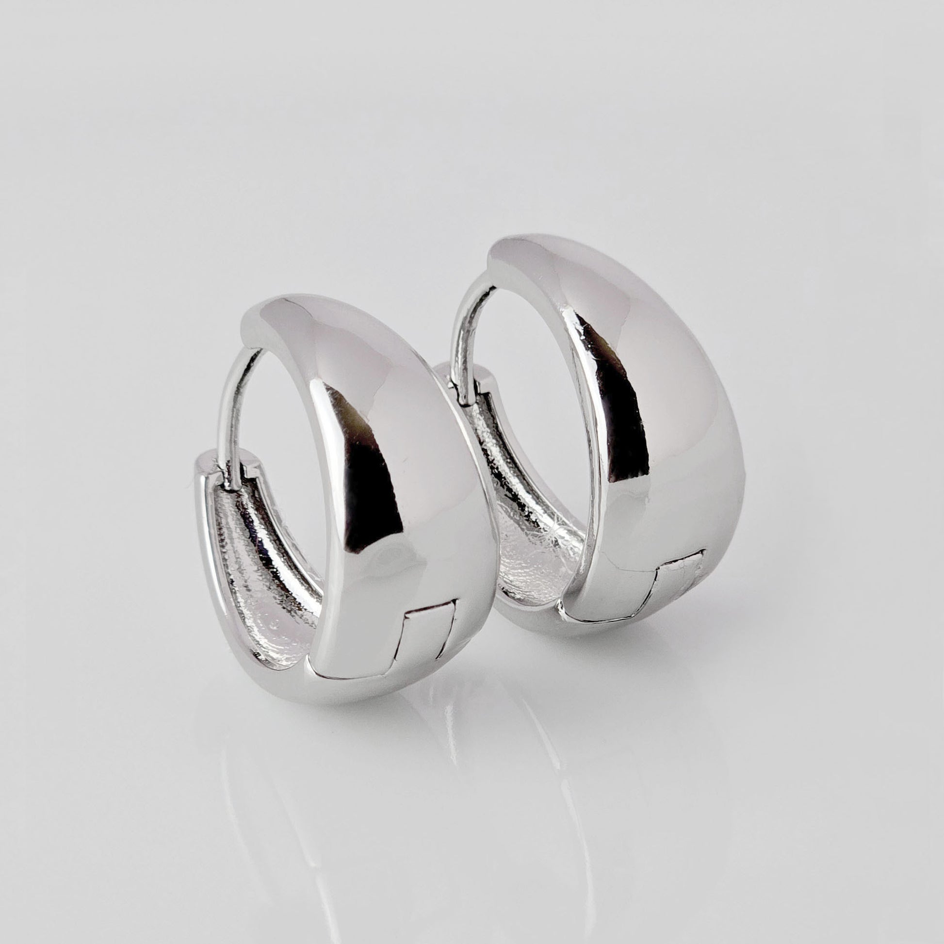 Crafted from the highest quality hypoallergenic and sustainable stainless steel, these Large Silver Bold Hoop Earrings are both stylish and practical. Tarnish-proof and lightweight, they make for an effortless and low maintenance accessory, perfect for any occasion. Add a touch of elegance to your look with these versatile earrings.