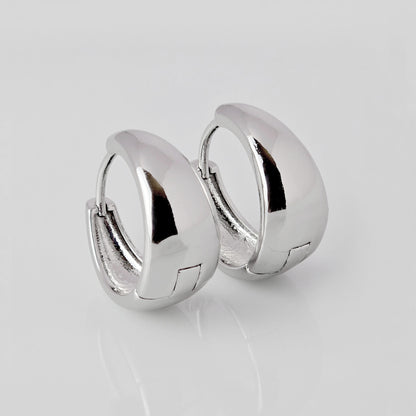 Crafted from the highest quality hypoallergenic and sustainable stainless steel, these Large Silver Bold Hoop Earrings are both stylish and practical. Tarnish-proof and lightweight, they make for an effortless and low maintenance accessory, perfect for any occasion. Add a touch of elegance to your look with these versatile earrings.