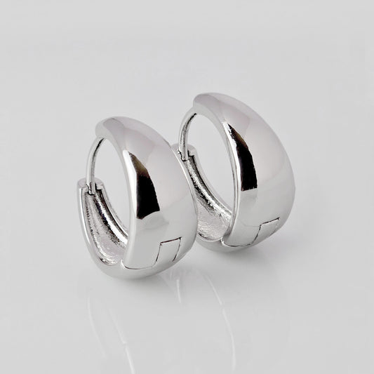 Crafted from the highest quality hypoallergenic and sustainable stainless steel, these Large Silver Bold Hoop Earrings are both stylish and practical. Tarnish-proof and lightweight, they make for an effortless and low maintenance accessory, perfect for any occasion. Add a touch of elegance to your look with these versatile earrings.