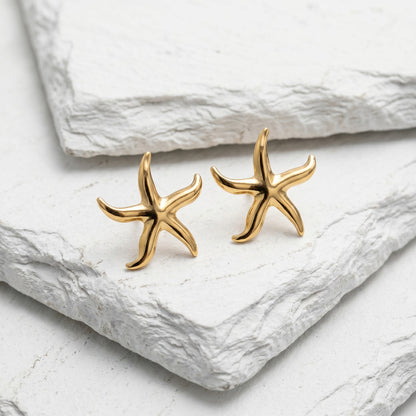 Inspired by treasures found along the shoreline, these elegant starfish earrings were handpicked for the MarAmar Coastal Elegance Collection. Featuring a polished gold finish and stainless steel construction, they offer waterproof durability and lasting beauty. The perfect accessory for effortless coastal sophistication.