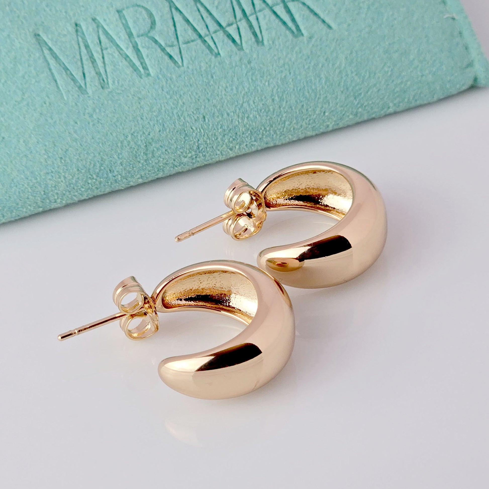 These Medium Rose Gold Bold Hoop Earrings are made from hypoallergenic, tarnish-proof, and sustainable stainless steel. With low maintenance and lightweight properties, they provide both style and comfort. Elevate your look with confidence and ease.