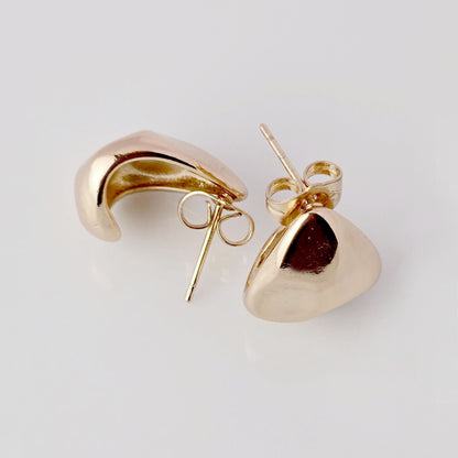 Crafted from the highest quality hypoallergenic, tarnish-proof, and sustainable stainless steel, these medium rose gold chunky drop earrings offer low maintenance and lightweight wear. Perfect for adding a touch of elegance and style to any outfit.