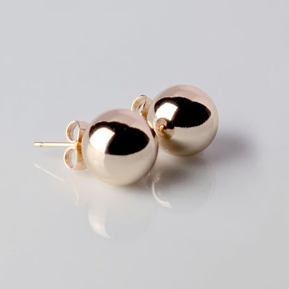 Made with the highest quality hypoallergenic, tarnish-proof stainless steel, our Medium Rose Gold Classic Ball Stud Earrings are both sustainable and low maintenance. You can wear these lightweight earrings every day without worrying about any allergic reactions or tarnishing. Upgrade your jewelry collection with these timeless and durable studs.