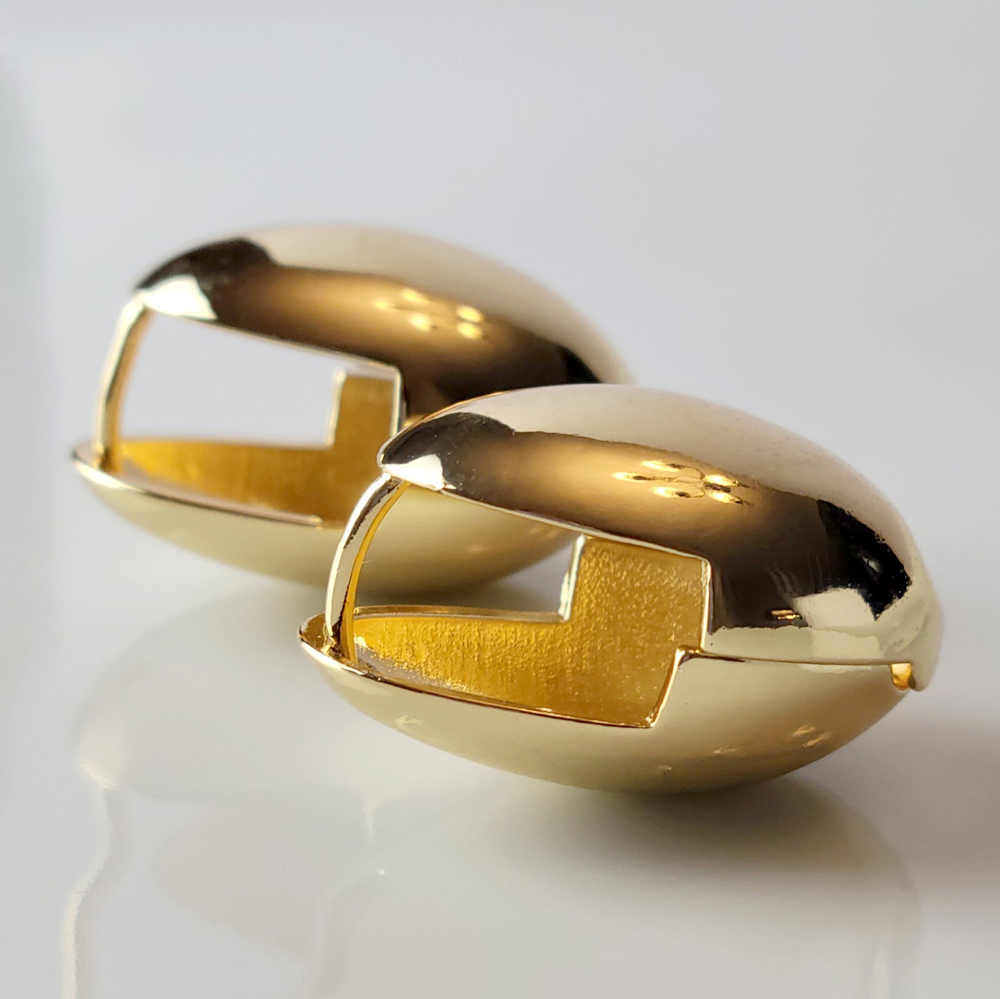 Crafted from high quality, hypoallergenic stainless steel, these oval hoop earrings are both sustainable and low maintenance. Say goodbye to tarnishing and enjoy their lightweight design for all-day wear.
