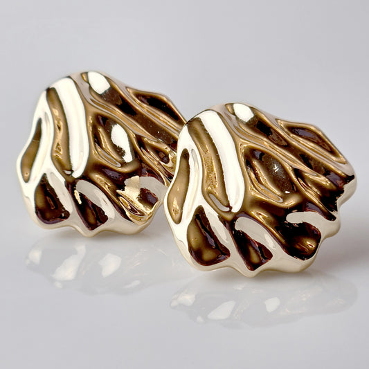 Crafted with care and expertise, our Rose Gold Chunky Shell Stud Earrings are the perfect addition to your collection. Made with hypoallergenic and water-resistant stainless steel, these earrings are both sustainable and low maintenance. Perfect for everyday wear, they are sweat-resistant and tarnish-proof for long-lasting beauty.