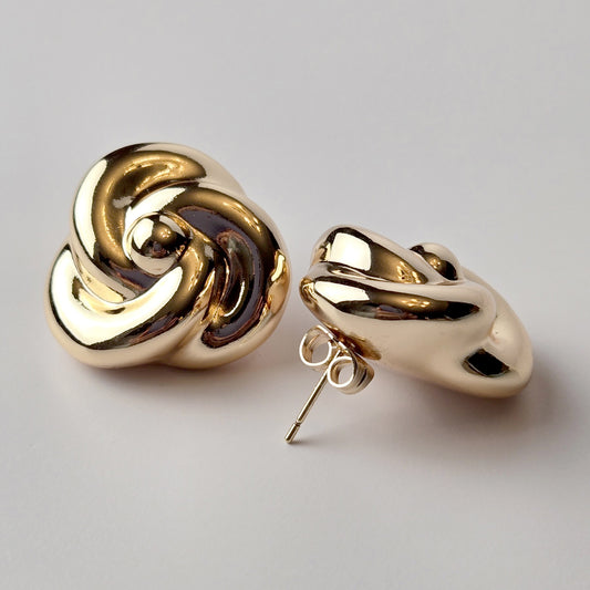 Crafted with the highest quality hypoallergenic stainless steel, these Rose Gold Love Knot Stud Earrings are not only stylish, but also water and sweat-resistant, tarnish-proof, and sustainable. They require low maintenance and are lightweight for comfortable wear. Perfect for any occasion.