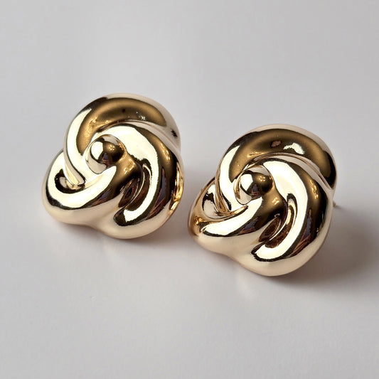 Crafted with the highest quality hypoallergenic stainless steel, these Rose Gold Love Knot Stud Earrings are not only stylish, but also water and sweat-resistant, tarnish-proof, and sustainable. They require low maintenance and are lightweight for comfortable wear. Perfect for any occasion.