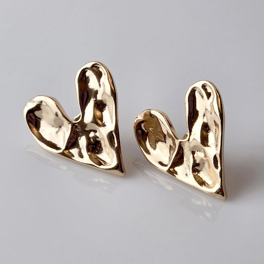Discover the perfect balance of style and practicality with our Rose Gold Stone Heart Stud Earrings. Made of high-quality hypoallergenic stainless steel, these earrings are water and sweat-resistant, with a tarnish-proof finish. Not only are they sustainable, but also low maintenance and lightweight for comfortable wear all day long.