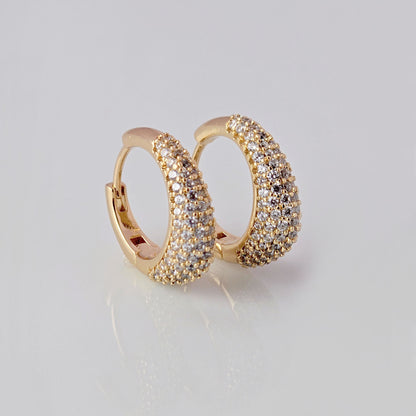 With sparkles and shine, these rose gold huggie earrings add a touch of elegance to any outfit. Made of hypoallergenic stainless steel, they are gentle on sensitive ears. Tarnish-proof and sustainable, these low maintenance earrings are a timeless addition to any jewelry collection.