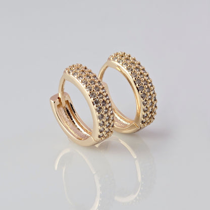 Expertly crafted from hypoallergenic, tarnish-proof stainless steel, these Small Rose Gold Sparkle Huggie Earrings offer both style and sustainability. With low maintenance and a lightweight design, they are perfect for everyday wear. Elevate your look with these high-quality, durable earrings.