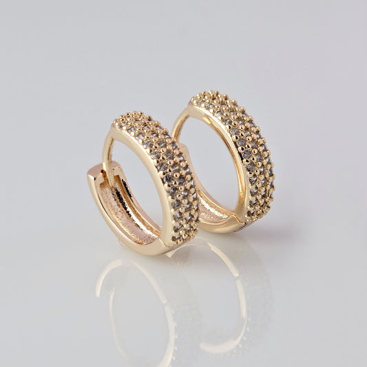 Expertly crafted from hypoallergenic, tarnish-proof stainless steel, these Small Rose Gold Sparkle Huggie Earrings offer both style and sustainability. With low maintenance and a lightweight design, they are perfect for everyday wear. Elevate your look with these high-quality, durable earrings.