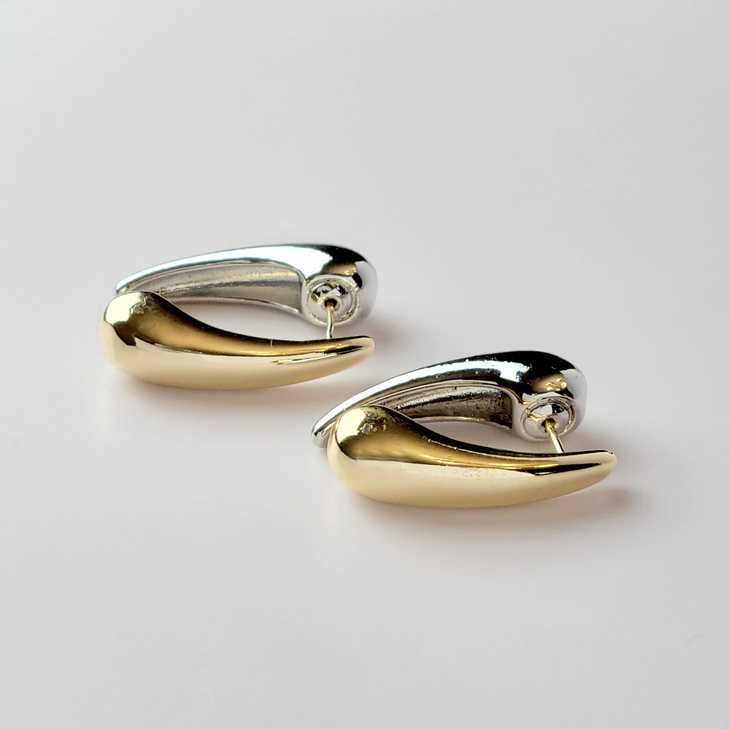 Expertly crafted from hypoallergenic, tarnish-proof stainless steel, these Two-Tone Tear Drop Dangle Earrings are both sustainable and low maintenance. The lightweight design makes them comfortable for all-day wear. Elevate any outfit with these high-quality, expertly-crafted earrings.